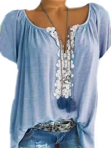 A Short-Sleeved Shirt With A Short-Sleeved Lace.