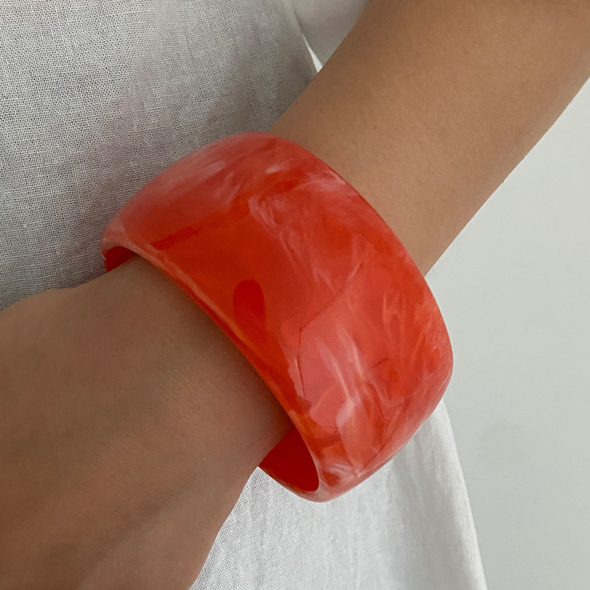 Exaggerated Resin Gradient Wide Bracelet Retro Geometric Metallic Shine