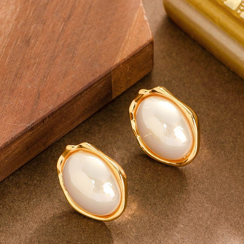 Fashionable Oval Pearl Stud Earrings With 925 Silver Posts