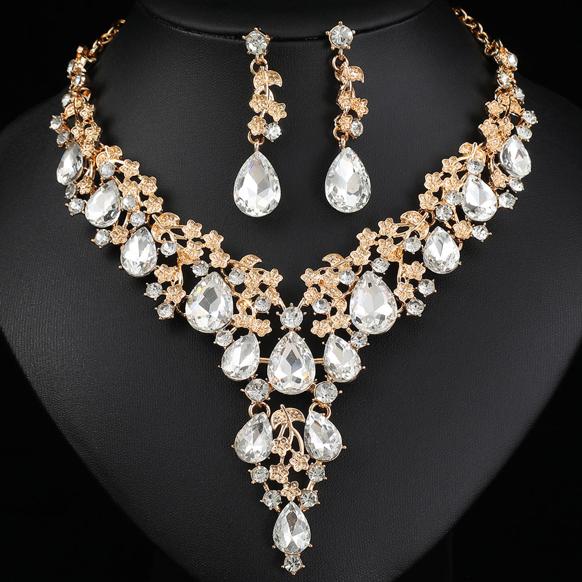 Elegant Floral Necklace and Earring Set in Alloy