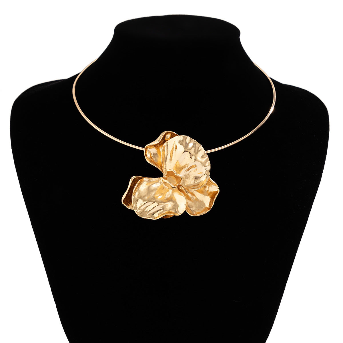 Exaggerated 3D Pleated Metal Flower Choker Necklace For Women