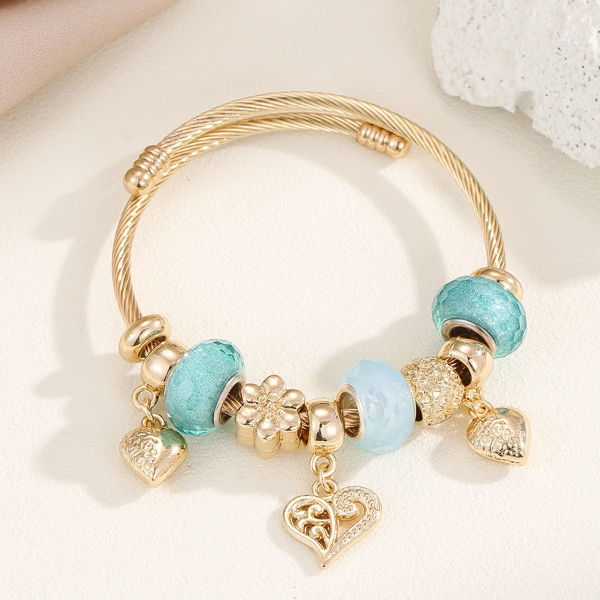 Fashionable Adjustable Gold Stainless Steel Bracelet Elegant Heart Design