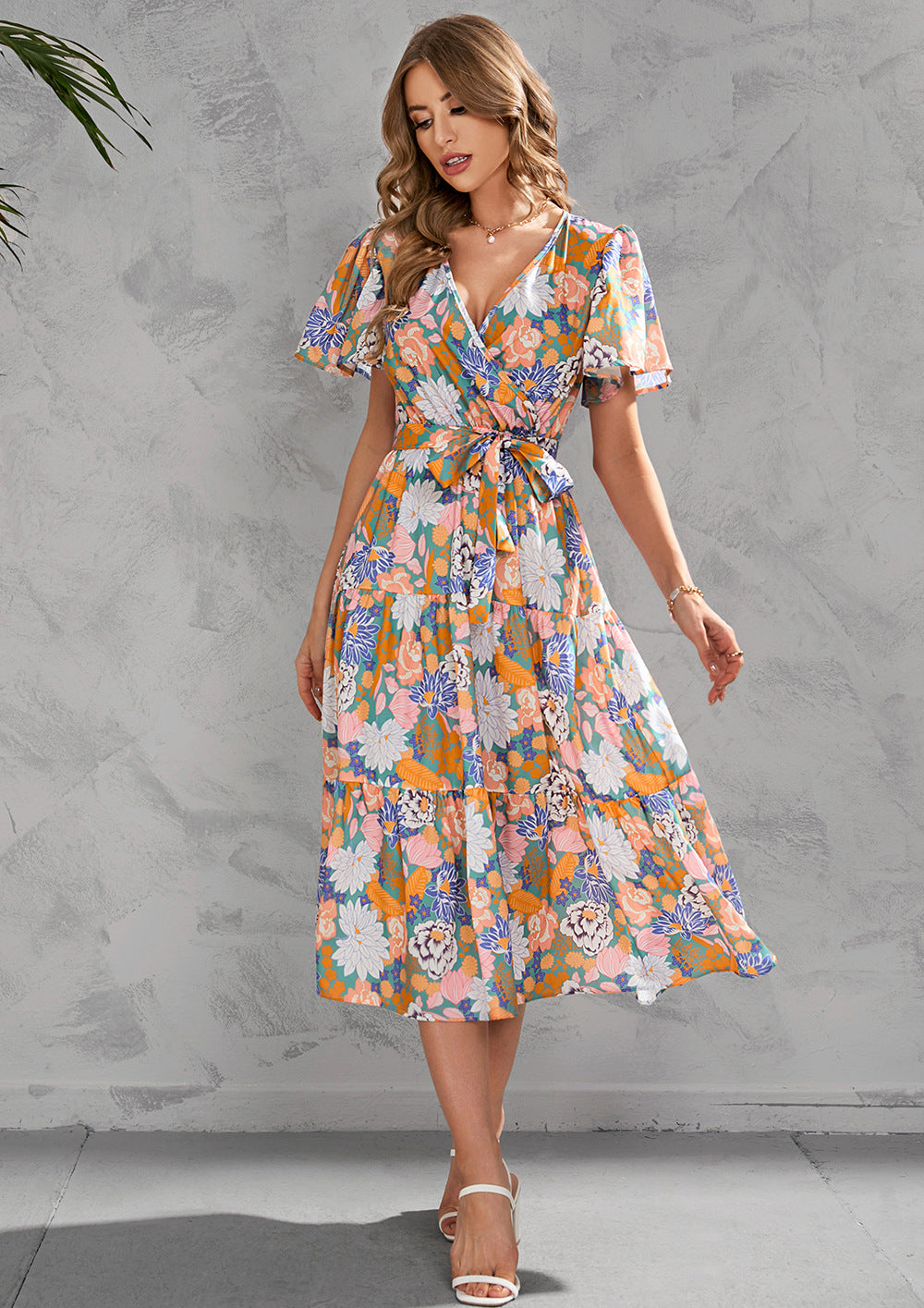 Summer Print V-Neck Midi Midi Dress With A Nipped-In Waist