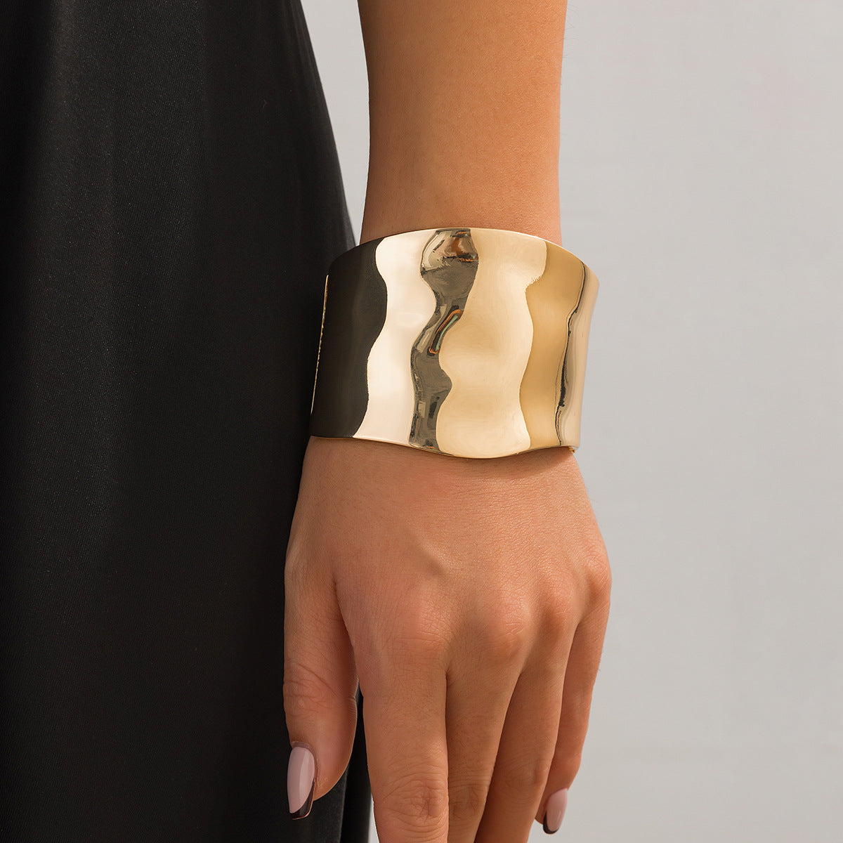 Vintage Square Metal Bracelet For Women Stylish Spring Bangle