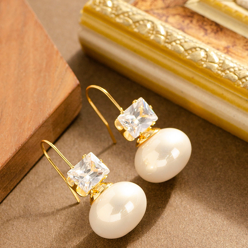 Elegant French-Style Pearl Stud Earrings With Rhinestones