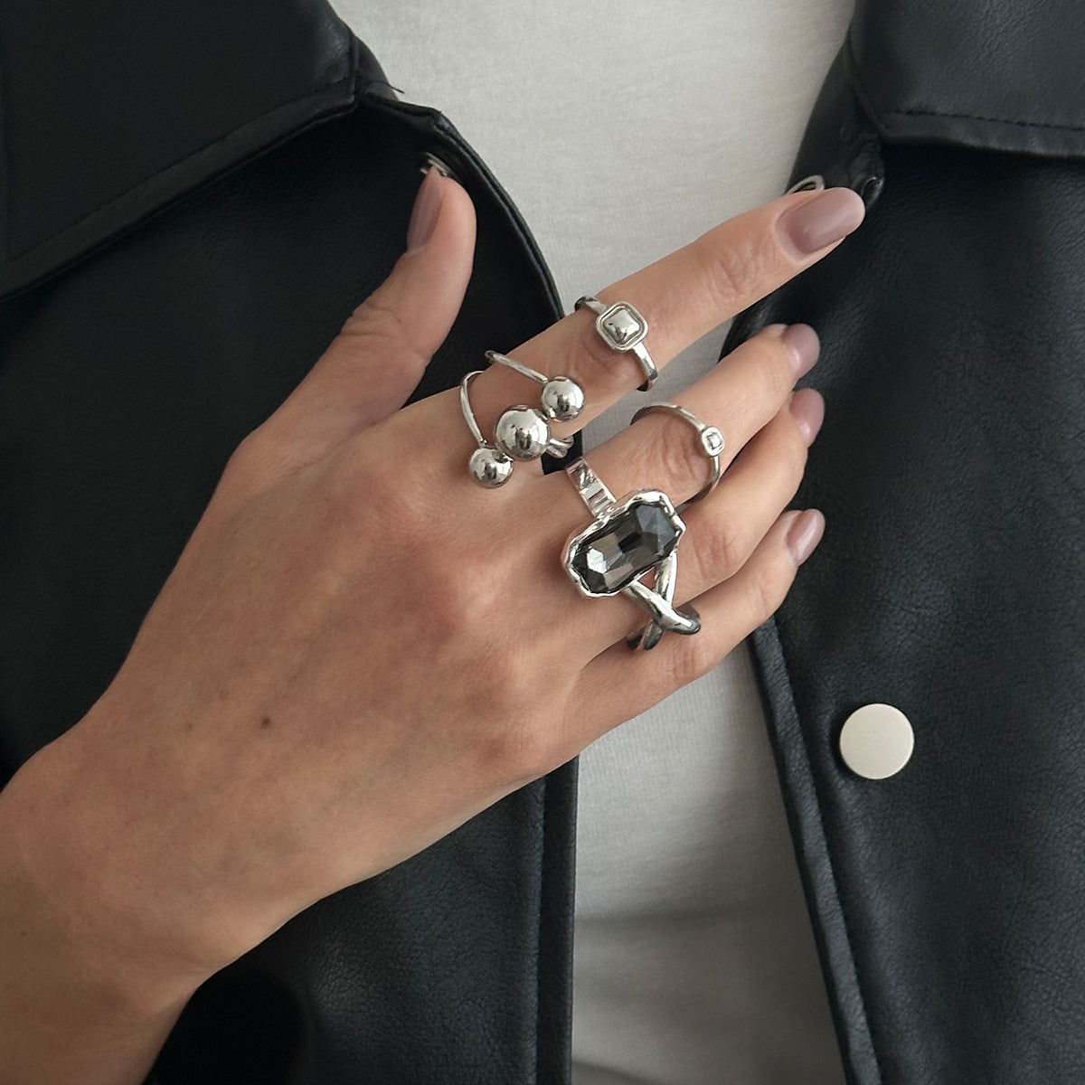 Exaggerated Black Heart Acrylic Diamond Ring Set Stylish Metal Thread Lips Ring
