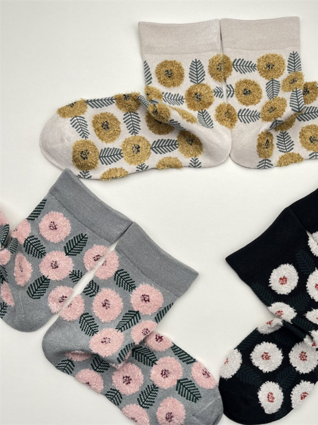 Rufia - Retro Mid-calf Socks with Floral Leaf Patterns