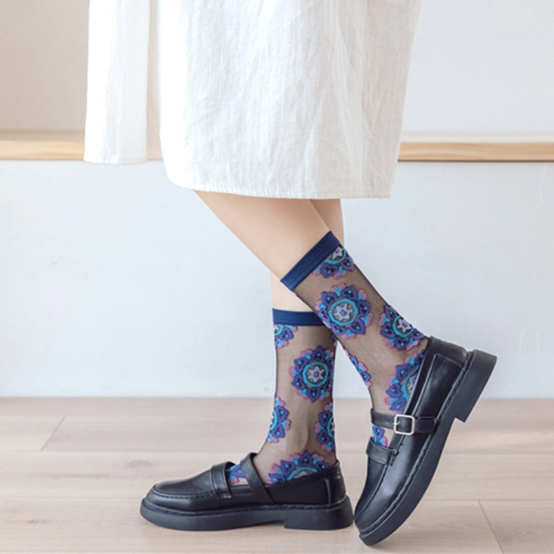 Rufia - Elegant Floral Patterned Mid-Calf Socks