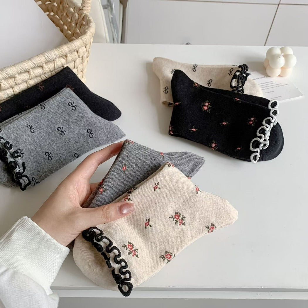 Rufia - Cute Basic Frilly Mid-calf Socks