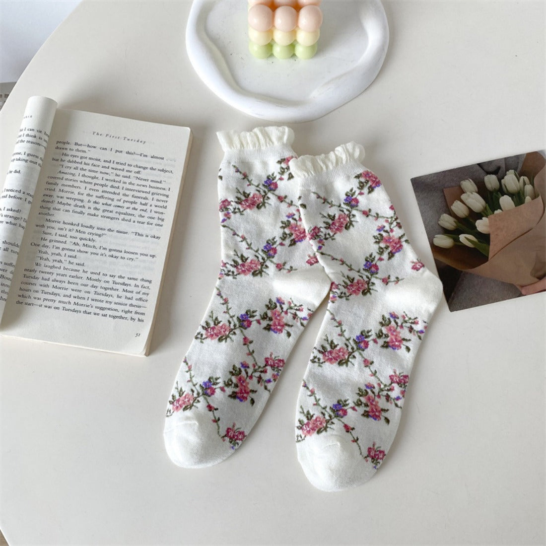 Rufia - Vintage Floral Lace Pattern Socks