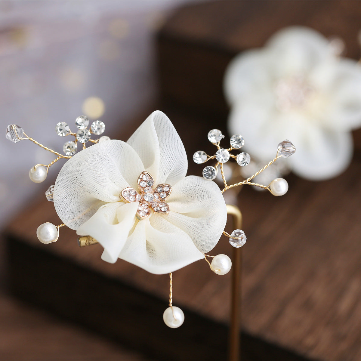 Handmade Pearl Bridal Shoes with Pearl Flower and Diamond Decoration