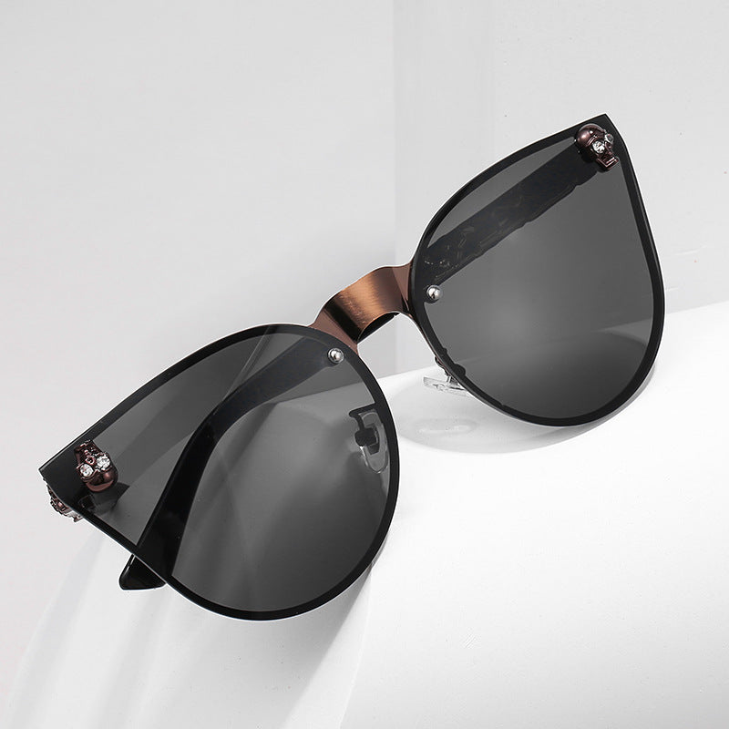 Gothic Stylish Sunglasses With Skull Design