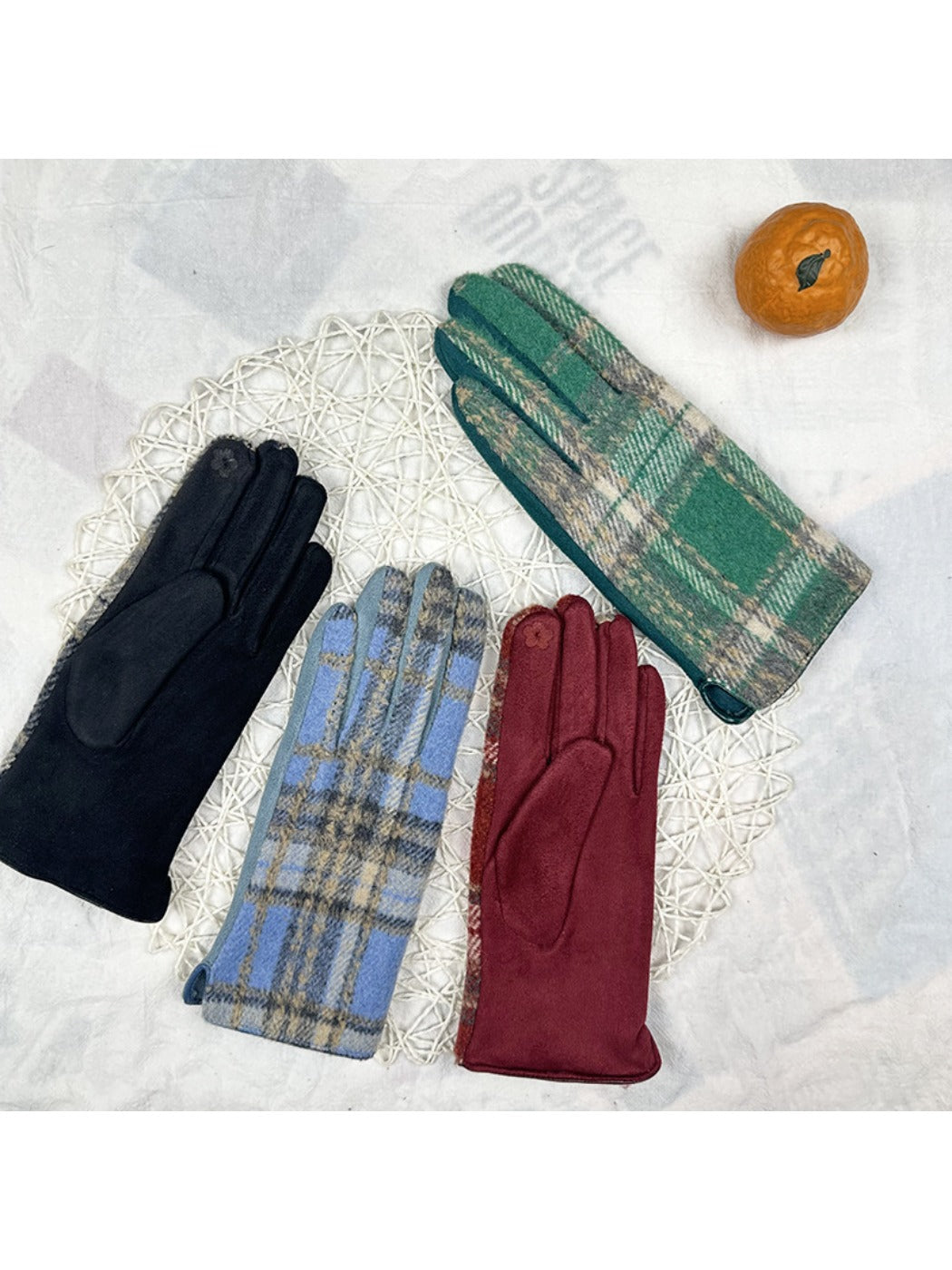 Gloving - Women's Knitted Winter Gloves with Plaid Patterns