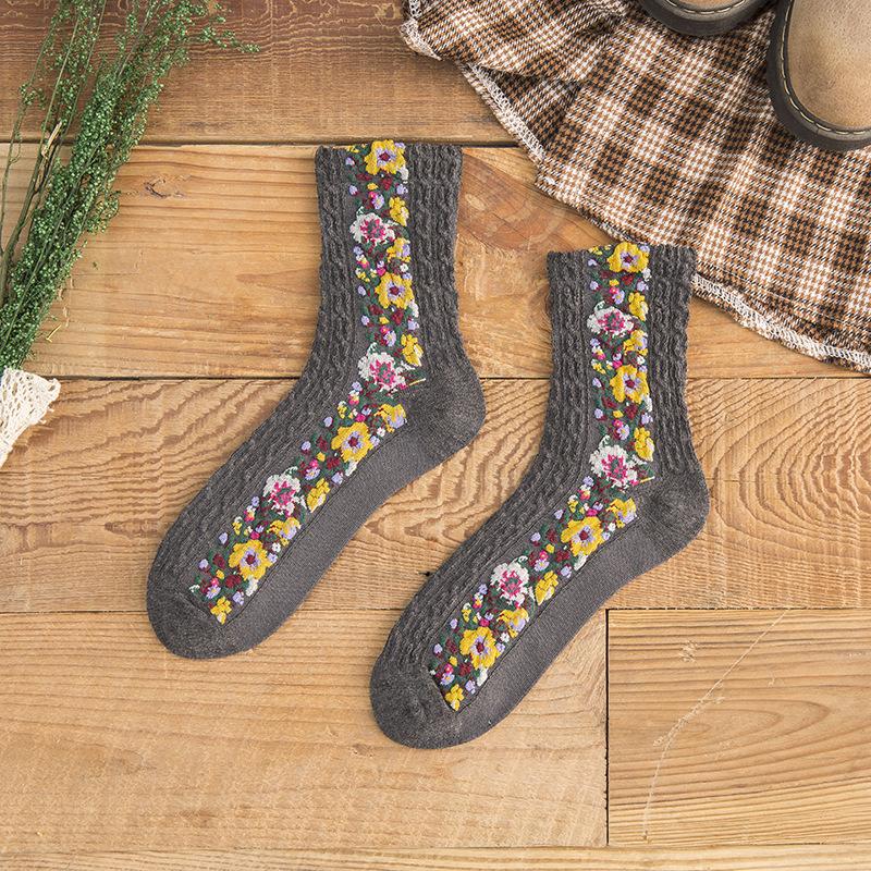 National Style Court Pattern Small Broken Flower Socks Women'S Cotton Personalized Middle Tube Boots Socks Retro Color Women'S Socks