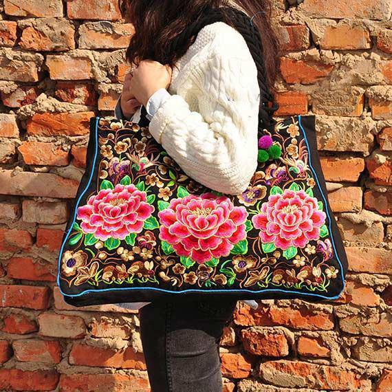 Yunnan Ethnic Style Embroidered Pompom Fashion Lady Shoulder Bag Big Handbag