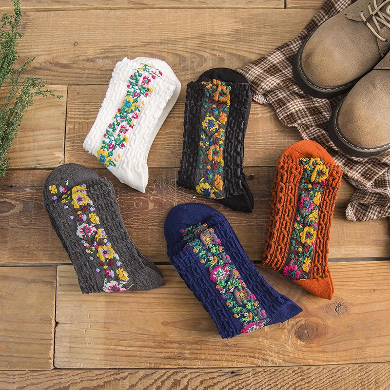 National Style Court Pattern Small Broken Flower Socks Women'S Cotton Personalized Middle Tube Boots Socks Retro Color Women'S Socks