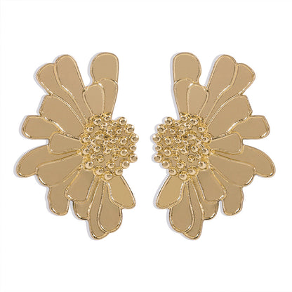 Vintage Alloy Floral Stud Earrings Women'S Temperament Textured Floral Earrings