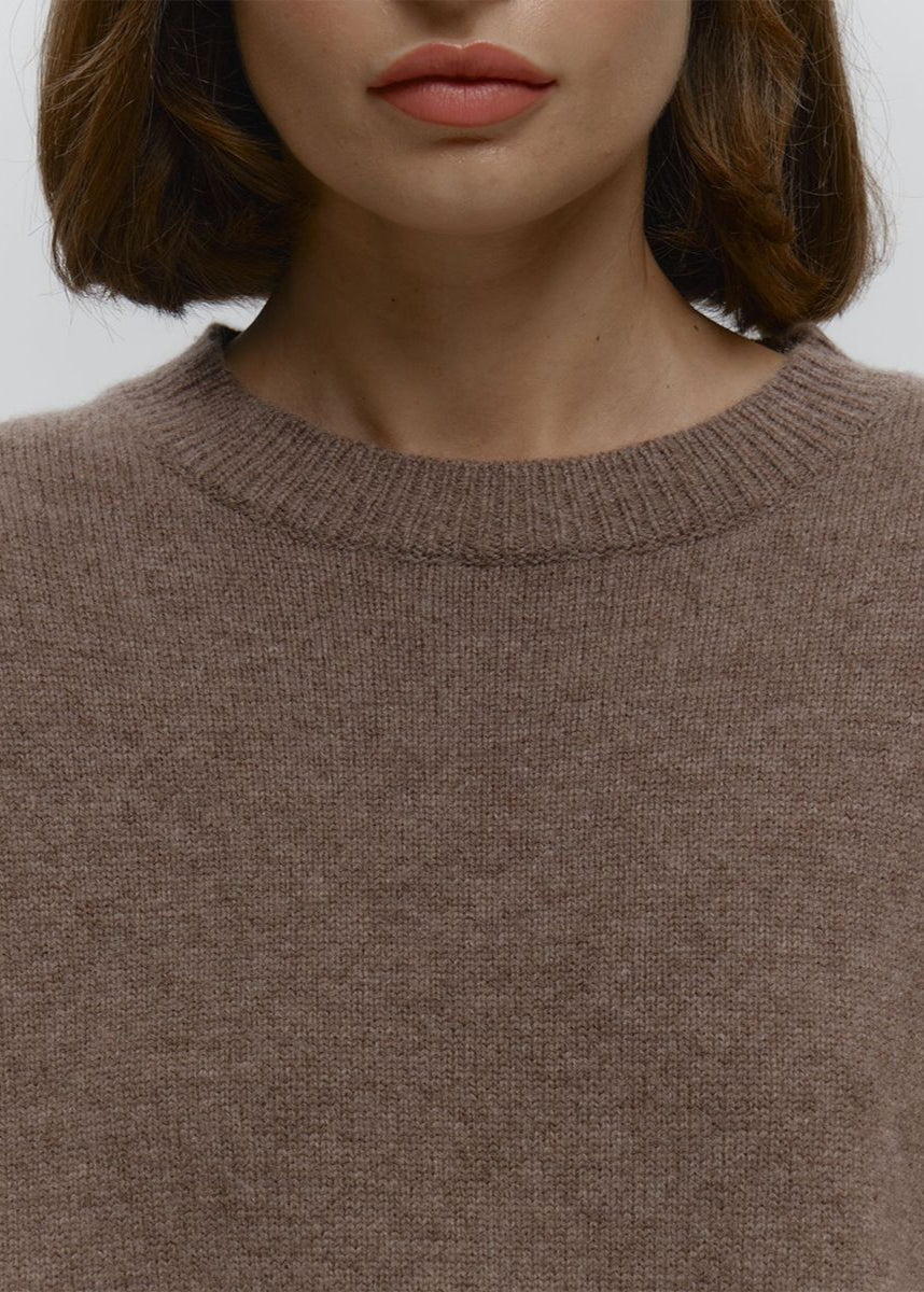 Relaxed Knit Pullover Sweater In Midweight Blend