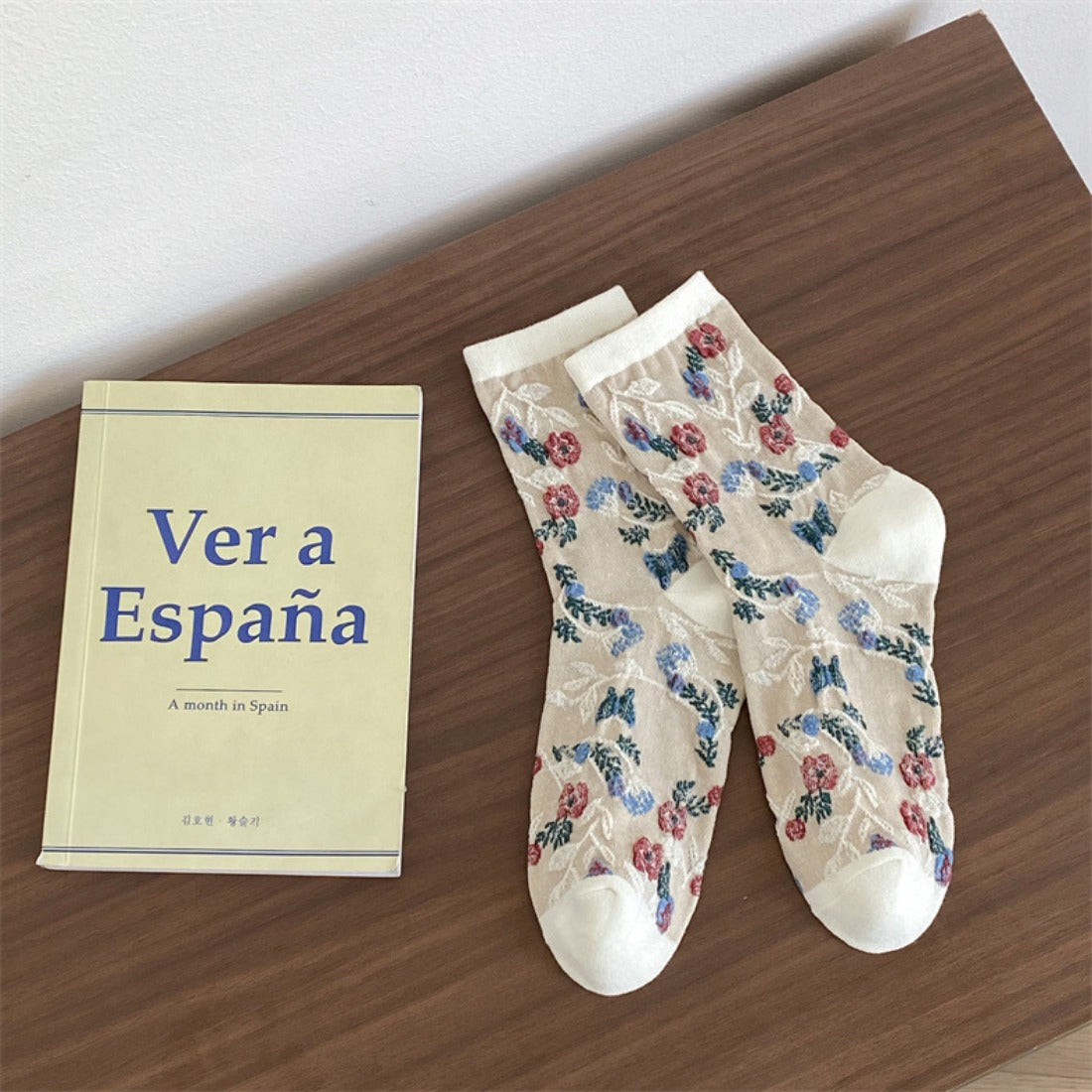 Rufia - Embossed Vintage Floral Pattern Mid-Calf Socks