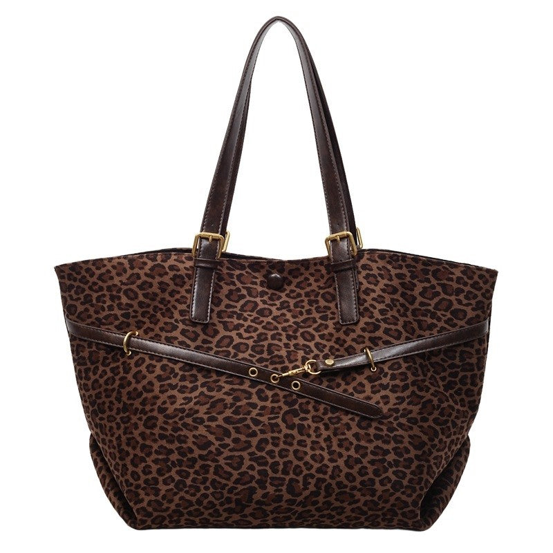 Retro Handbag With Pendant