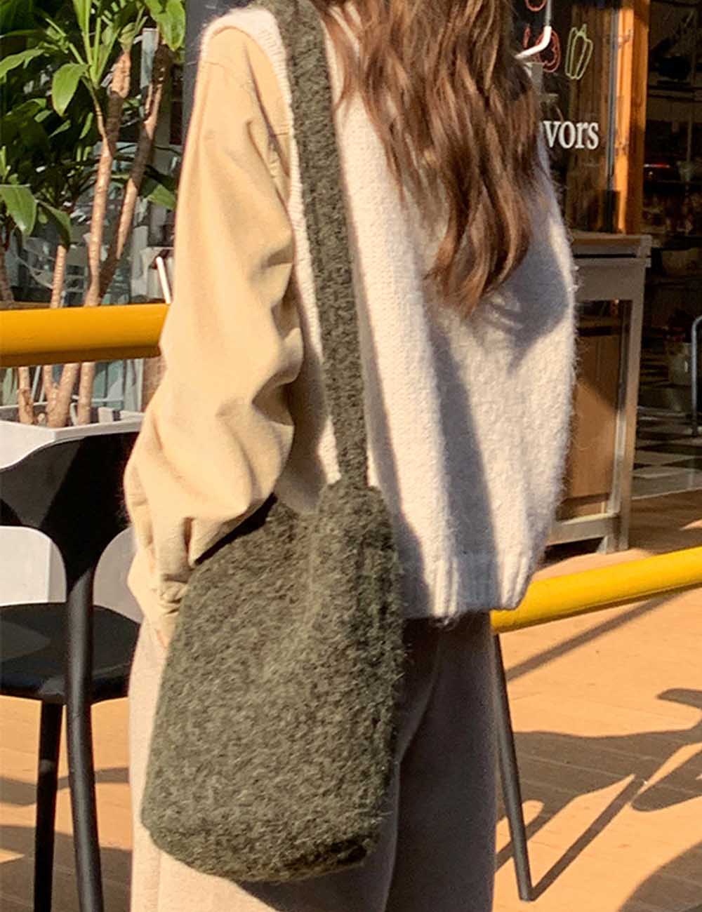 Simple Solid Color Plush Shoulder Bucket Bag