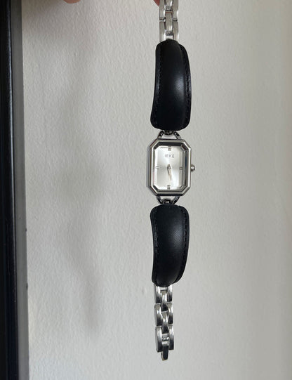 Elegant Square Dial Leather Bracelet Quartz Watch