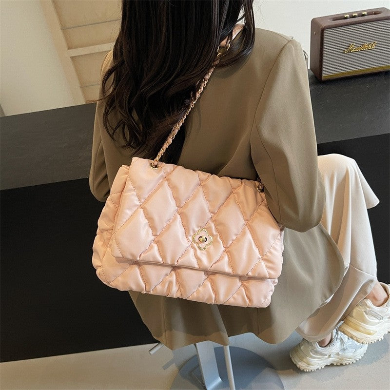 Retro Handbag With Pendant