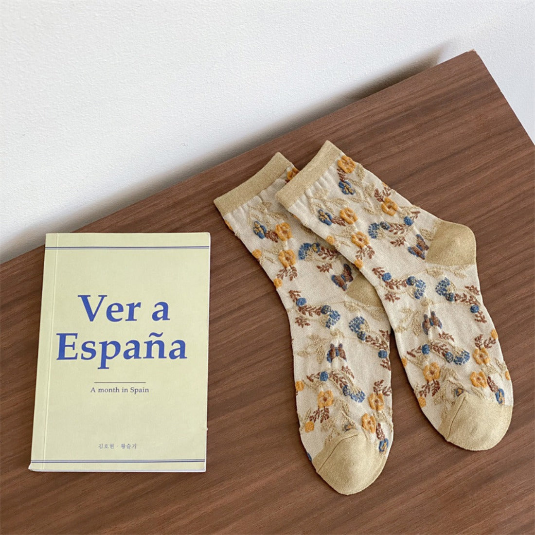 Rufia - Embossed Vintage Floral Pattern Mid-Calf Socks