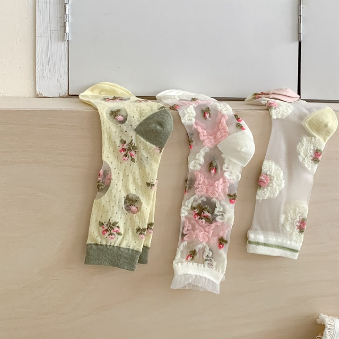 Rufia - Vintage Floral Pattern Mid-Calf Socks