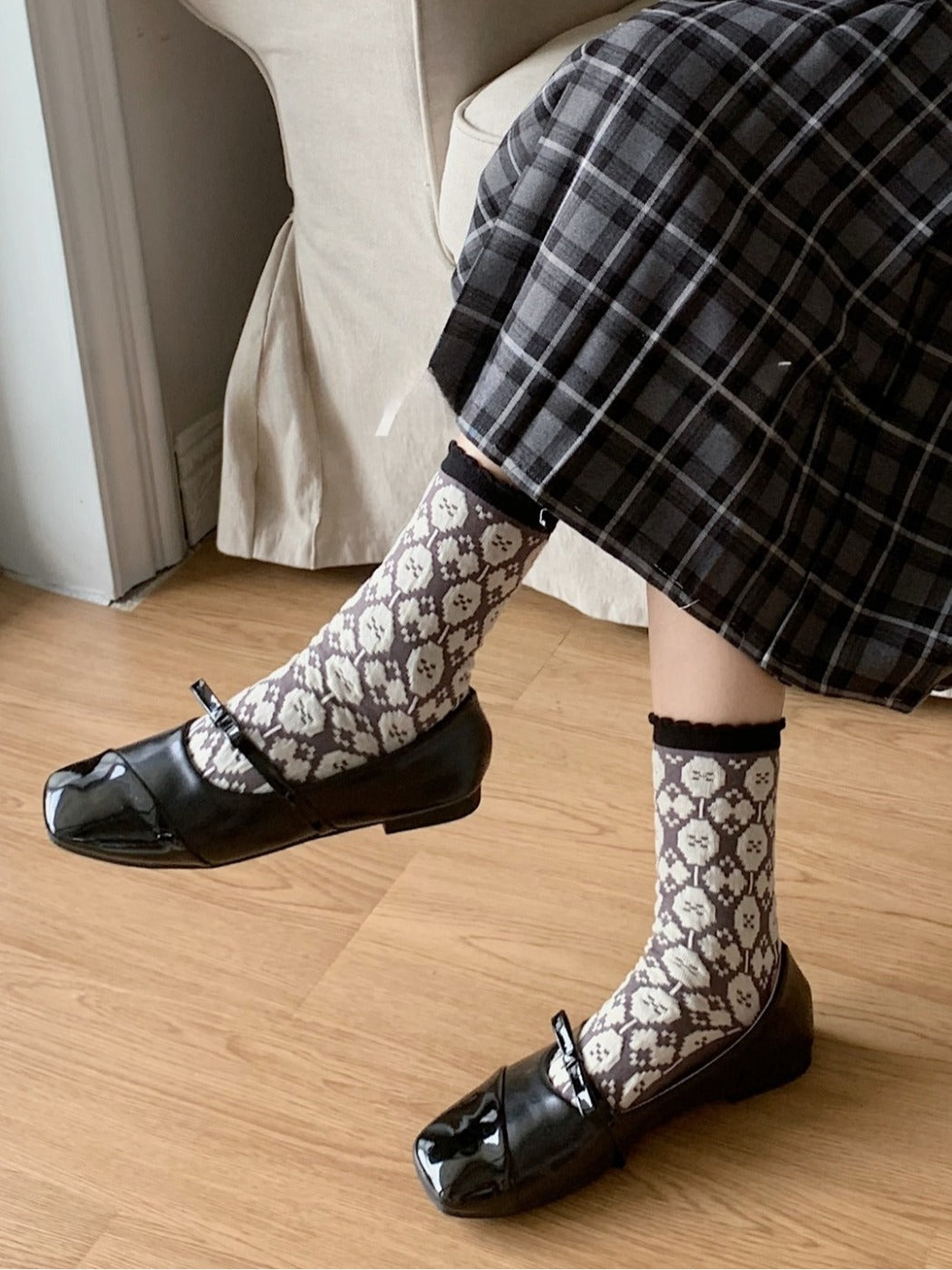 Rufia - Retro Mid-Calf Socks with Embossed Flowers