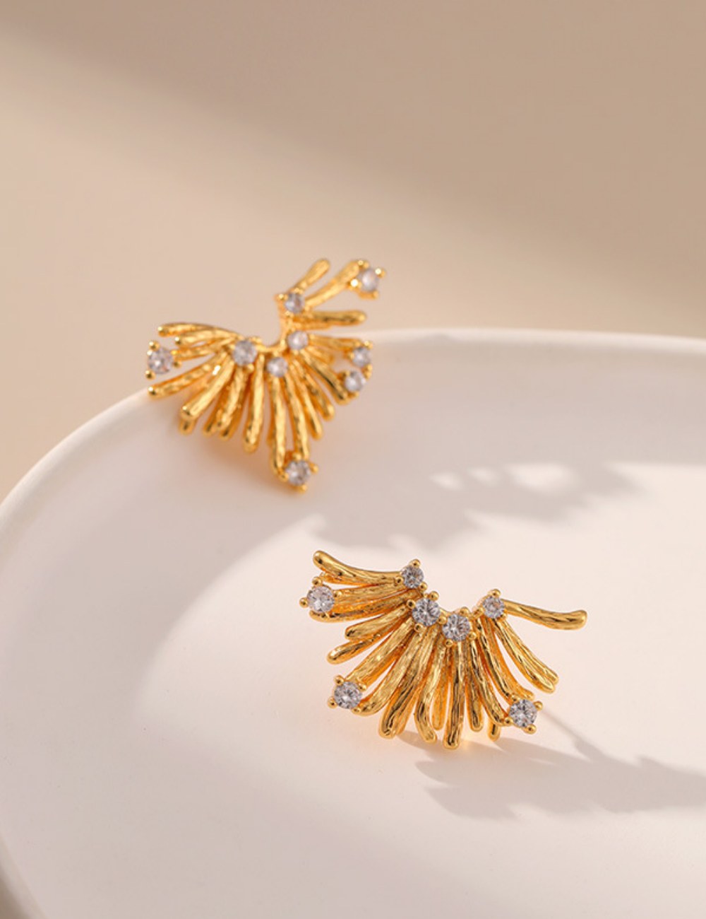 Irregualr Line Zircon Delicate Stud Earrings