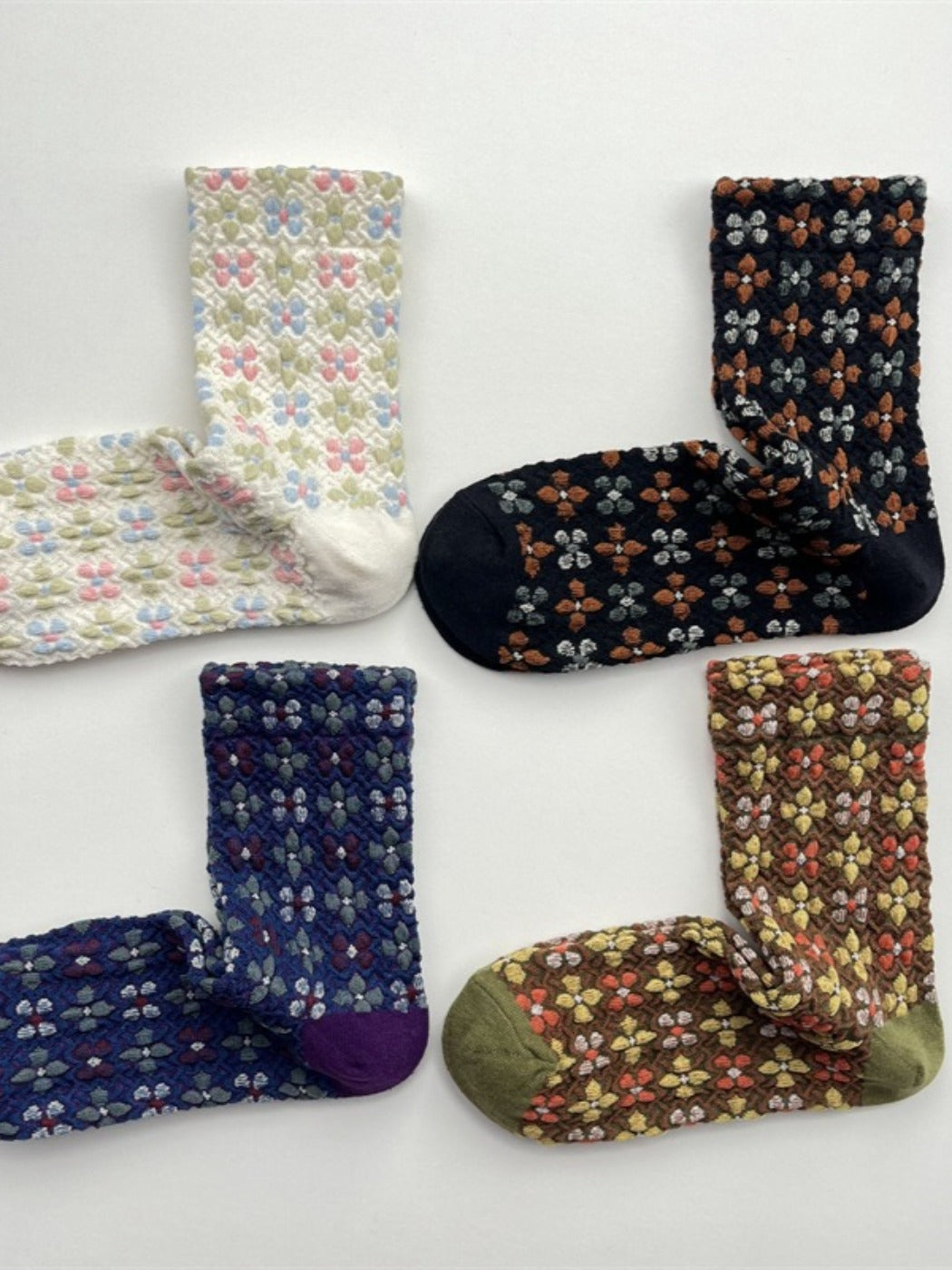 Rufia - Floral Embossed Retro Style Socks