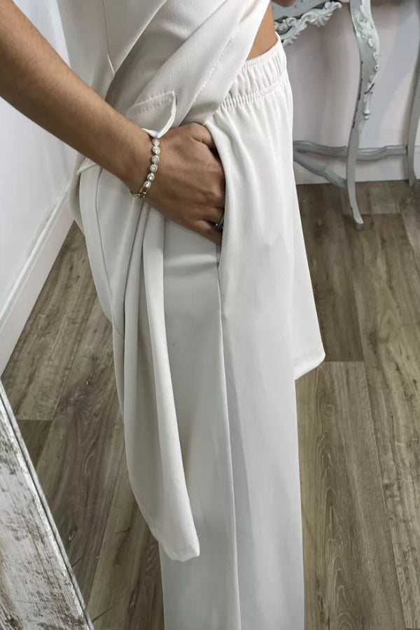 White Sleeveless Suit