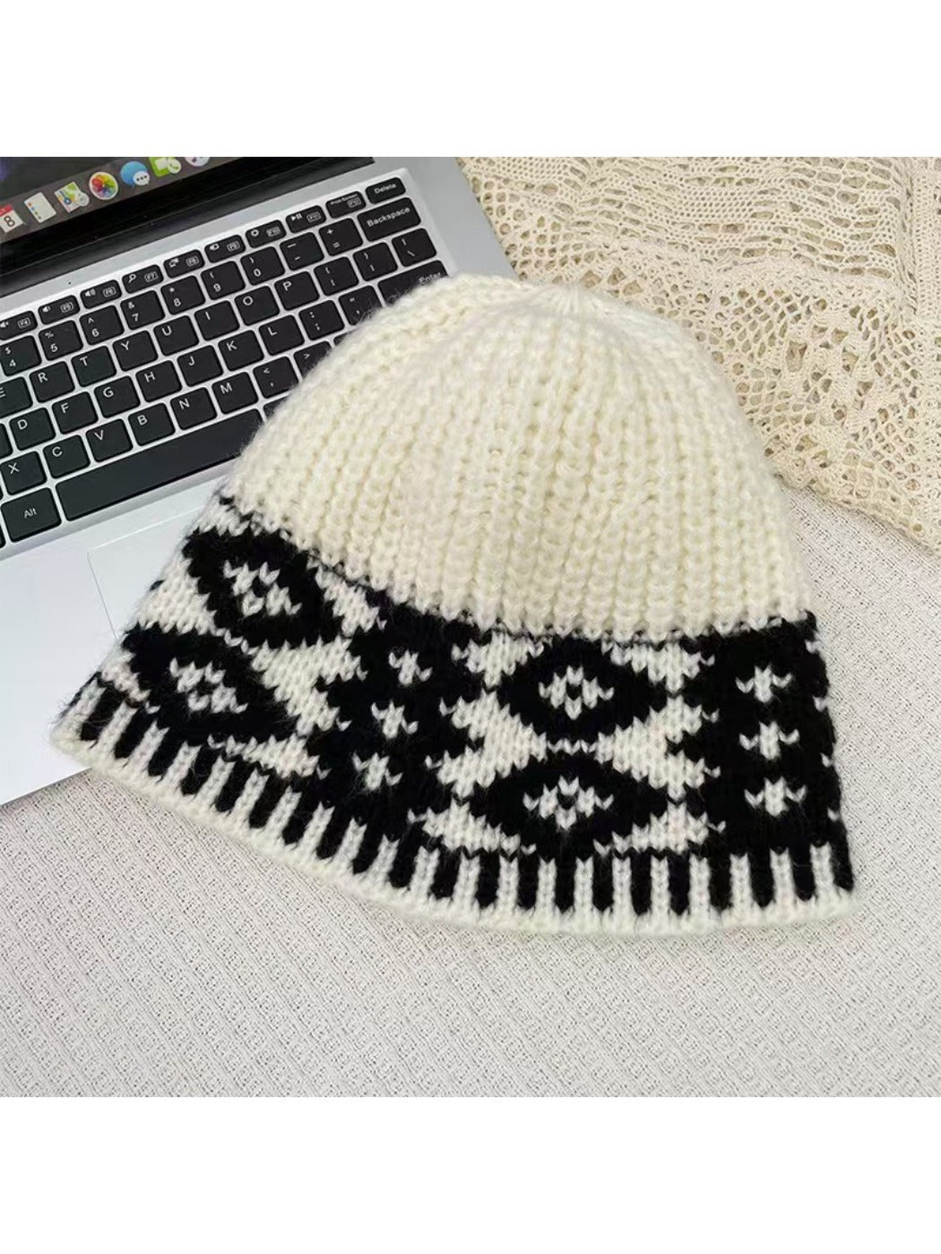 Haila - Vintage Knitted Beanie with Diamond Patterns