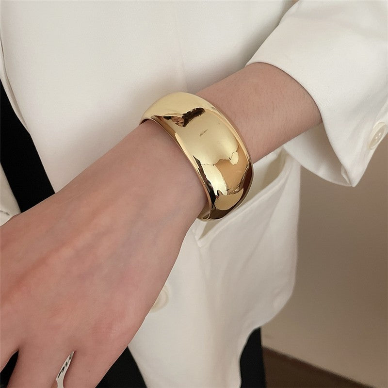 Geometric Smooth Twist Open Bangle