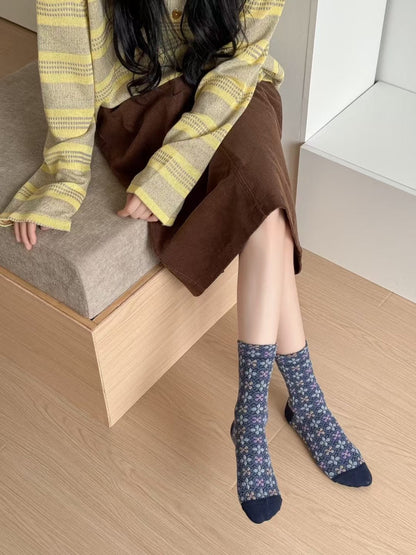 Rufia - Floral Embossed Retro Style Socks