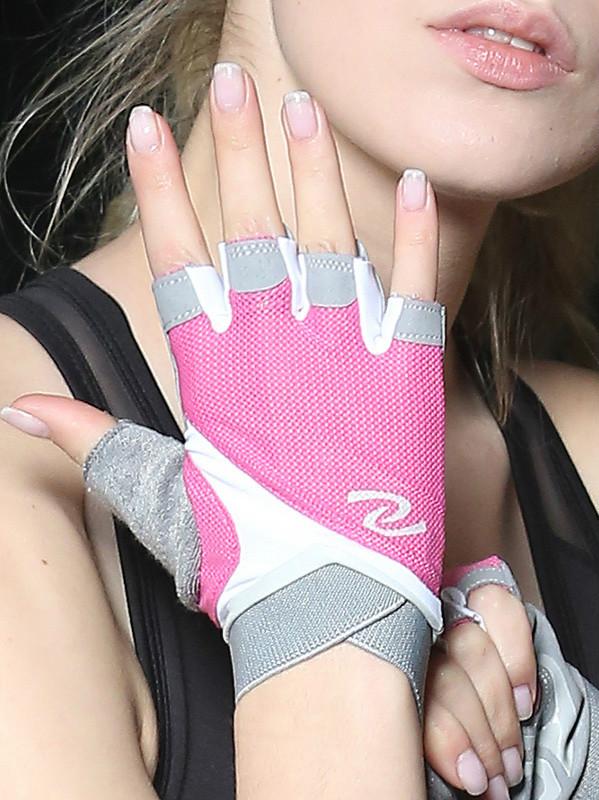 Professional Women Fitness Sports Half Finger Riding Gym Yoga Weightlifting Bodybuilding Equipment Breathable Nonslip Gloves