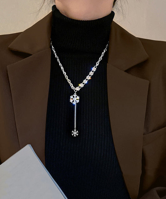 Beautiful Silk Alloy Zircon Snowflake Pendant Necklace