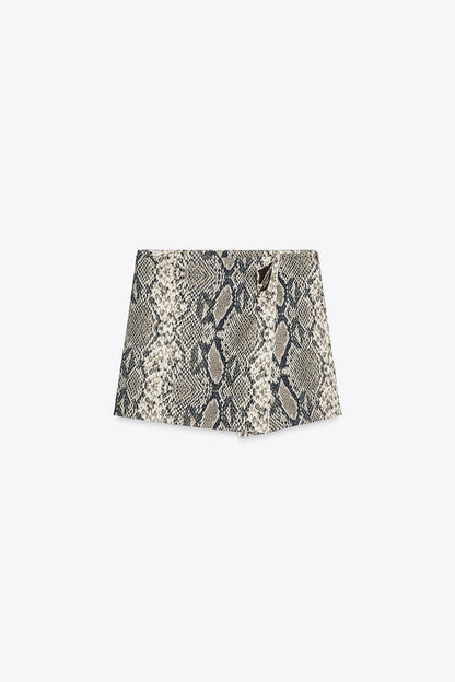 ASYMMETRIC SKORT WITH APPLIQUE