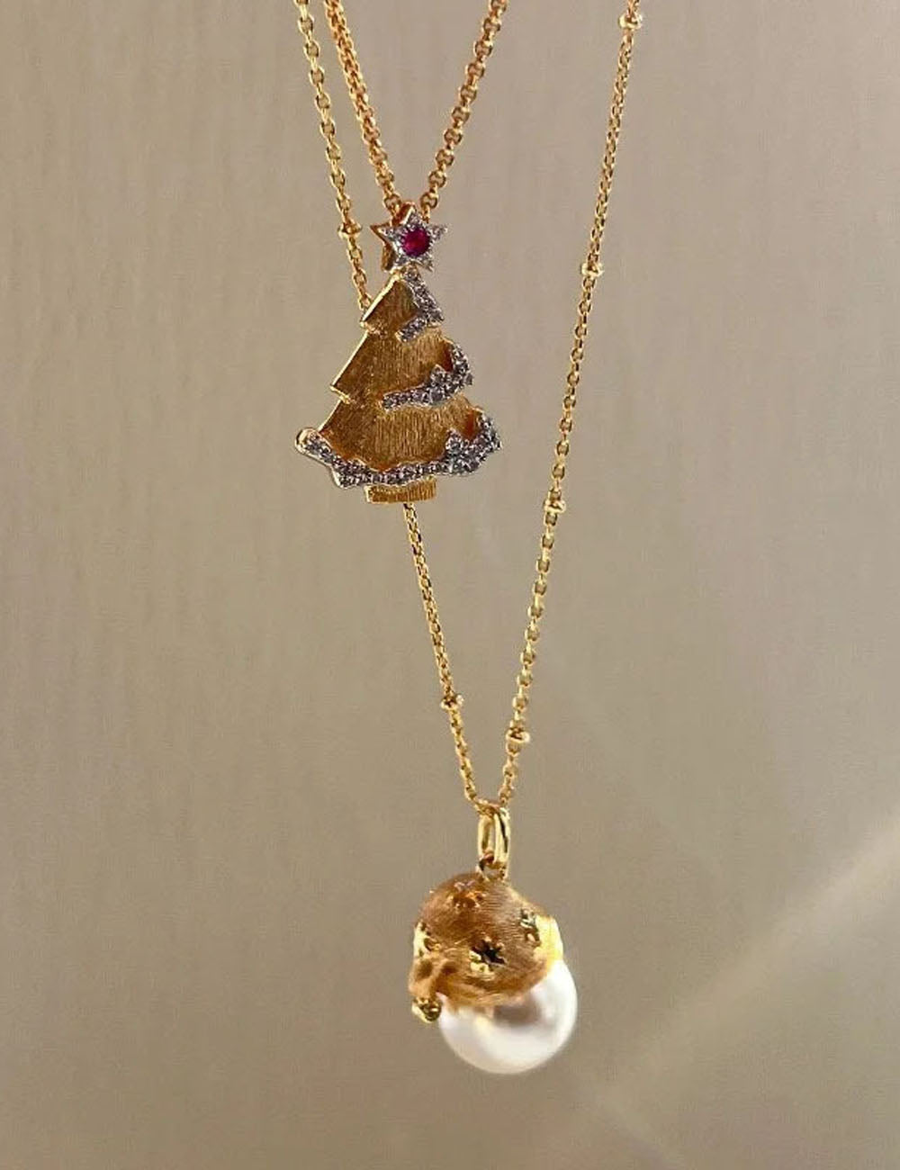 Trendy Rhinestone Christmas Tree Pendant Necklace