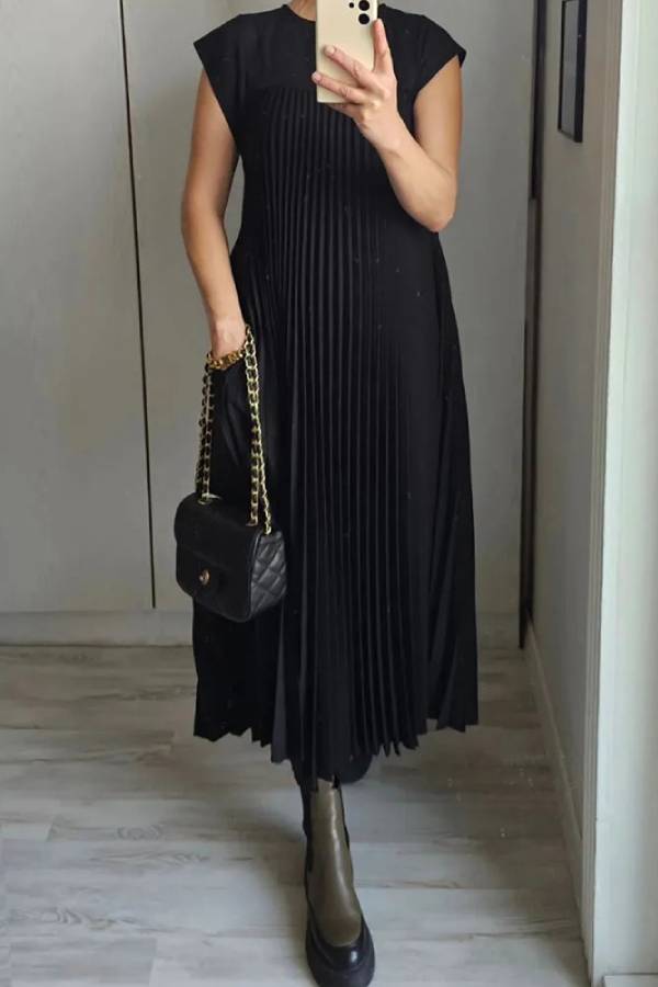 Sleeveless pleated simple solid color dress