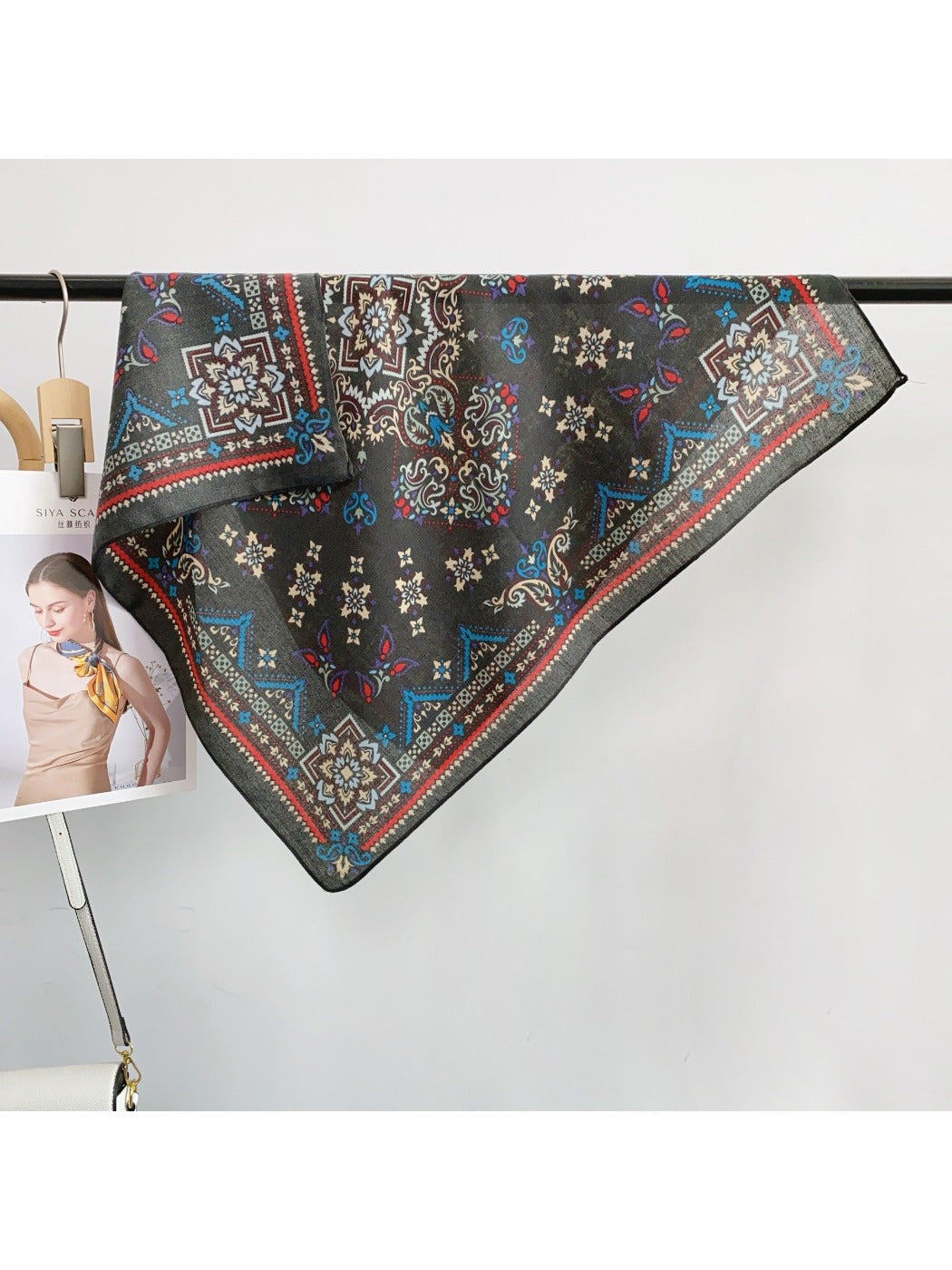 Scarvii - 27'' Retro Print Square Scarf - Classic &amp; Chic