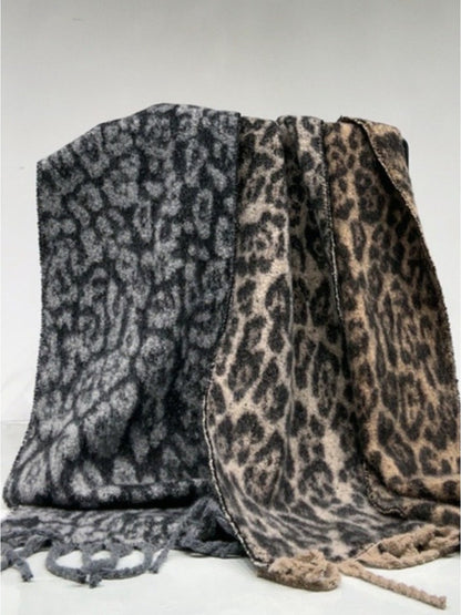 Scarvii - Vintage Warm Scarf with Leopard Print and Fringe