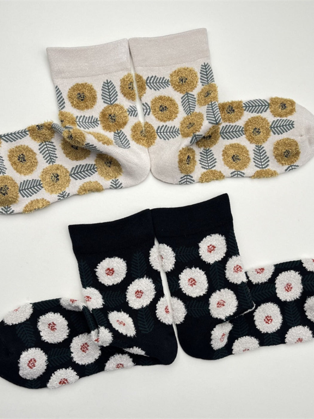Rufia - Retro Mid-calf Socks with Floral Leaf Patterns
