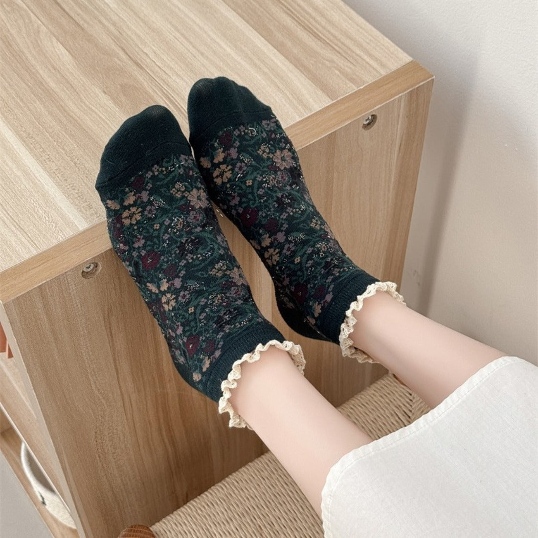 Rufia - Floral Lace Trim Ankle Socks