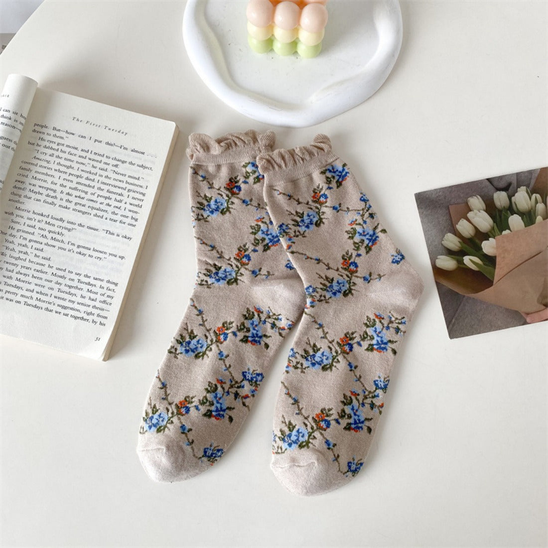 Rufia - Vintage Floral Lace Pattern Socks