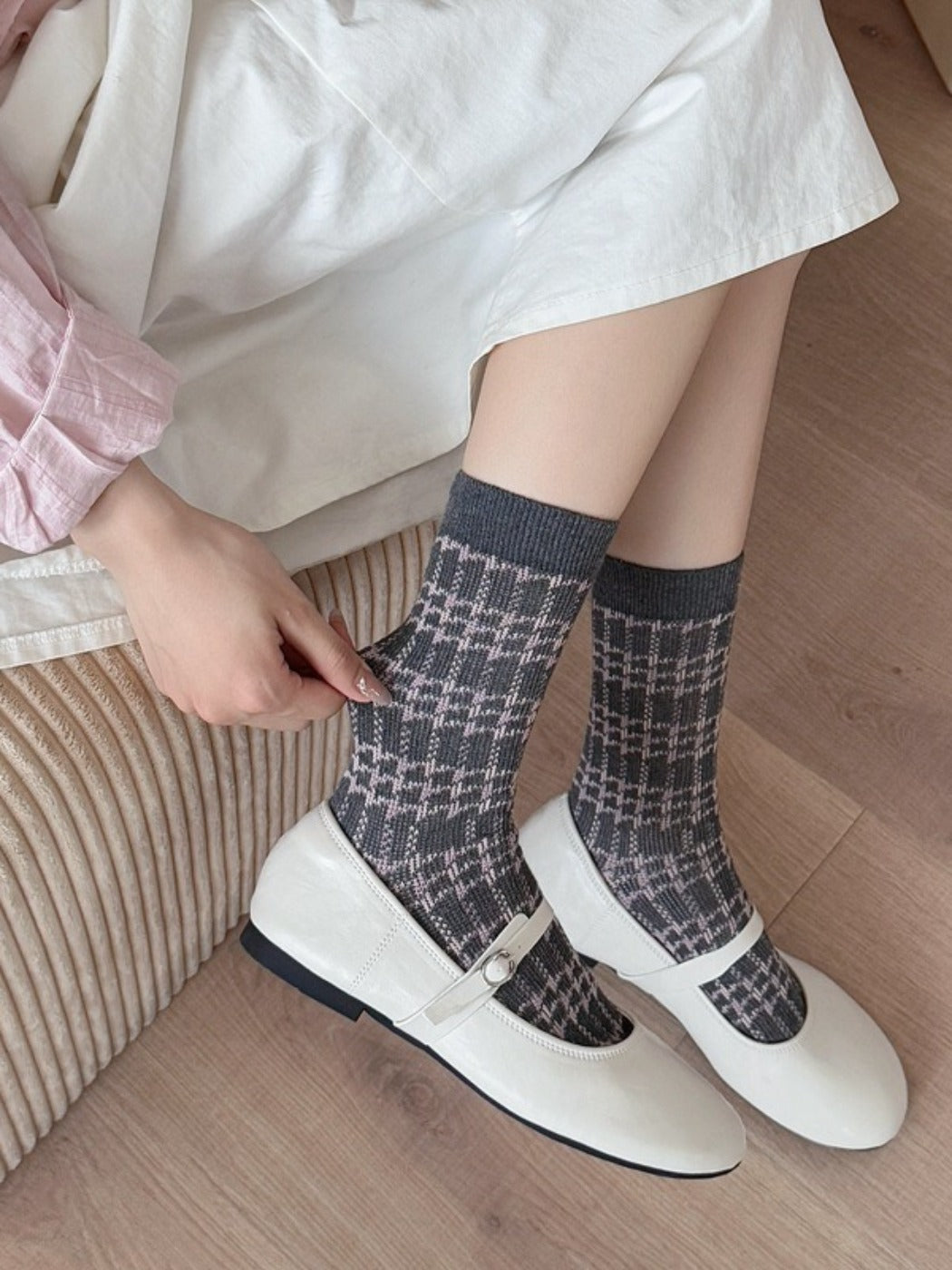 Rufia - Grey Pink Plaid Bow Mid-Crew Socks