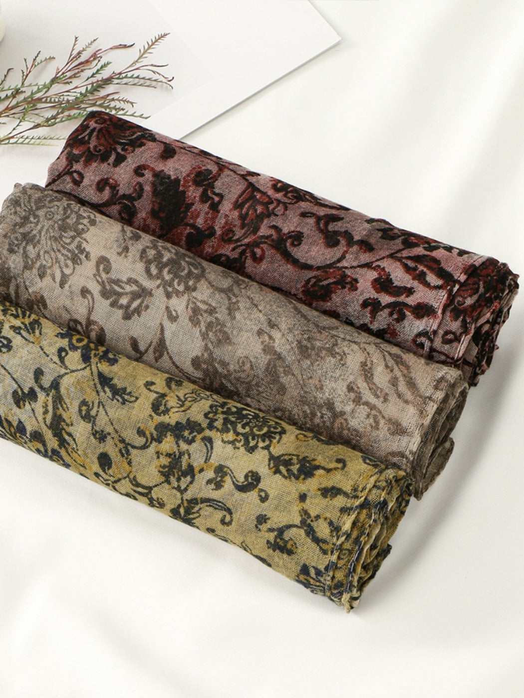 Scarvii - Vintage Scarf with Floral Print