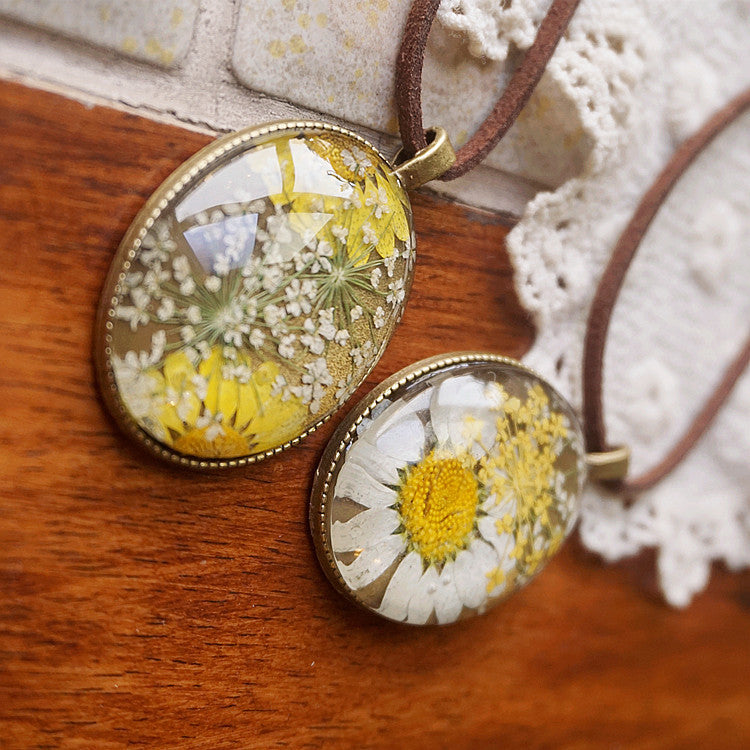 Floral Vintage Handmade Necklace with Resin Flower Pendant