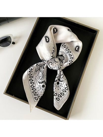 Scarvii - Vintage Paisley Scarf - A stylish and versatile scarf